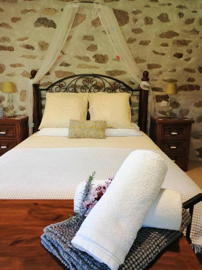 La Grange Ancienne Bed and Breakfast Montrollet Exteriör bild